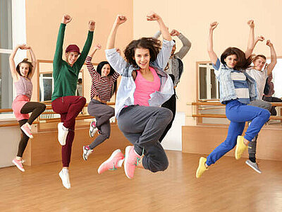Urban Dance Camp: English course with hip hop dance workshops