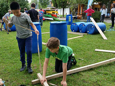 Activity Camp: English course with vacation activities such as beach volleyball, circus workshop and canoe trip